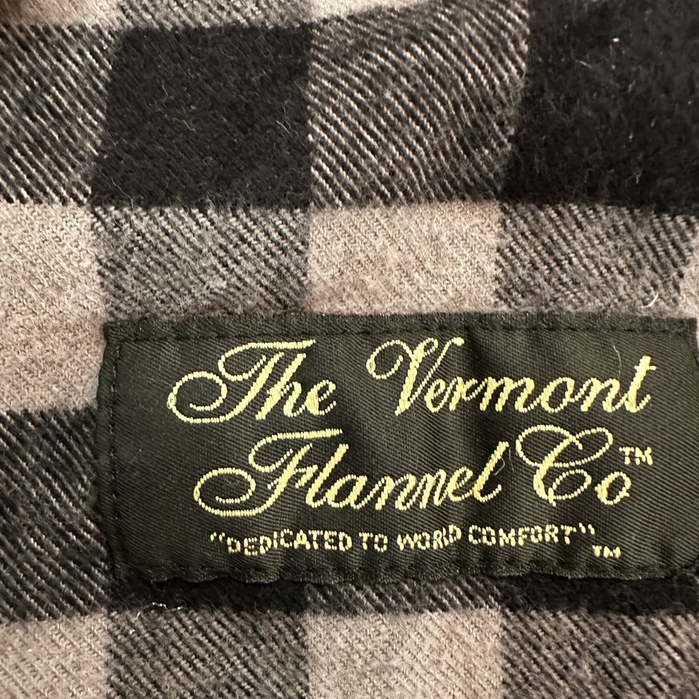 Vermont Flannel Co. Black and Gray Plaid Men's Casual Button Down Shirt - Picture 4 of 7